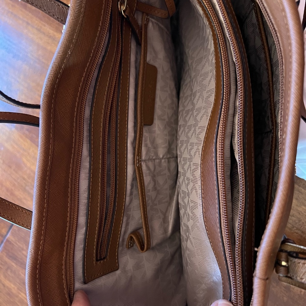 Michael Kors Quinn Large Pebbled Leather Tote Bag Camel - includes tote - Picture 3 of 6